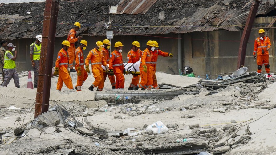 Kolkata warehouse collapsed 