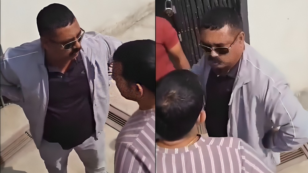 धमकाते हुए राजेश सिंह । Photo Credit: Vediograb/Social Media