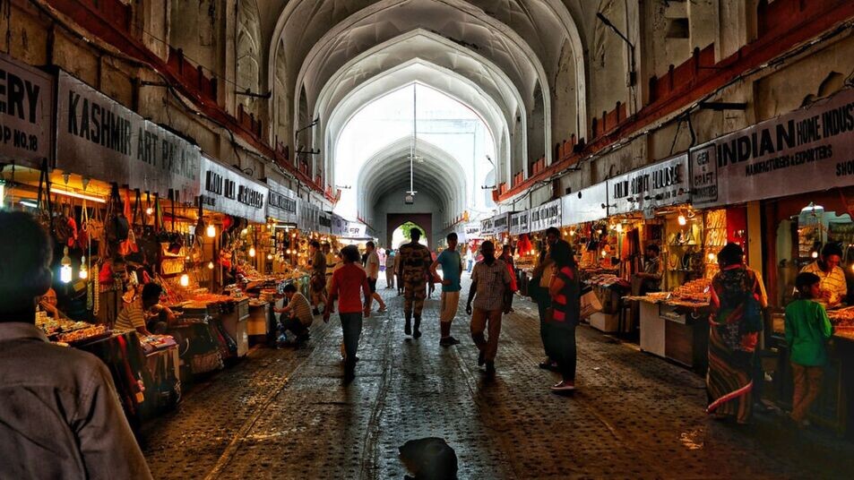 Explore the delhi's oldest meena bazar 
