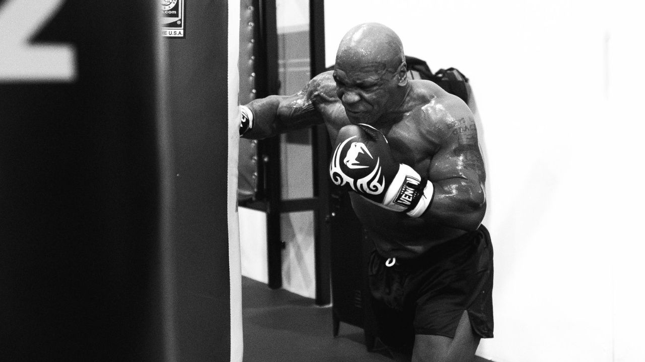 Mike Tyson vs Jake Paul