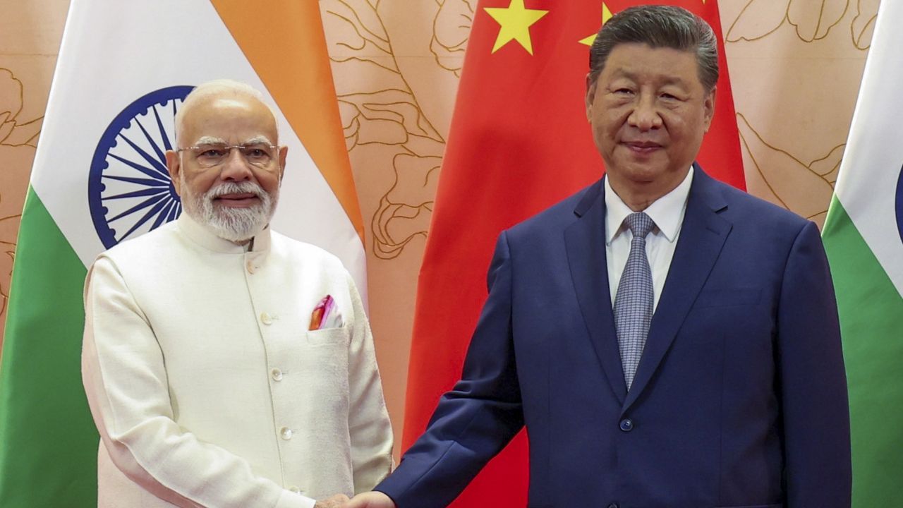 नरेंद्र मोदी और शी जिनपिंग । Photo Credit: PTI