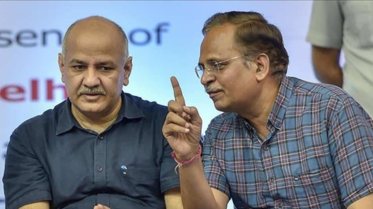 Manish Sisodia and Satyendra Jain । Photo Credit: PTI