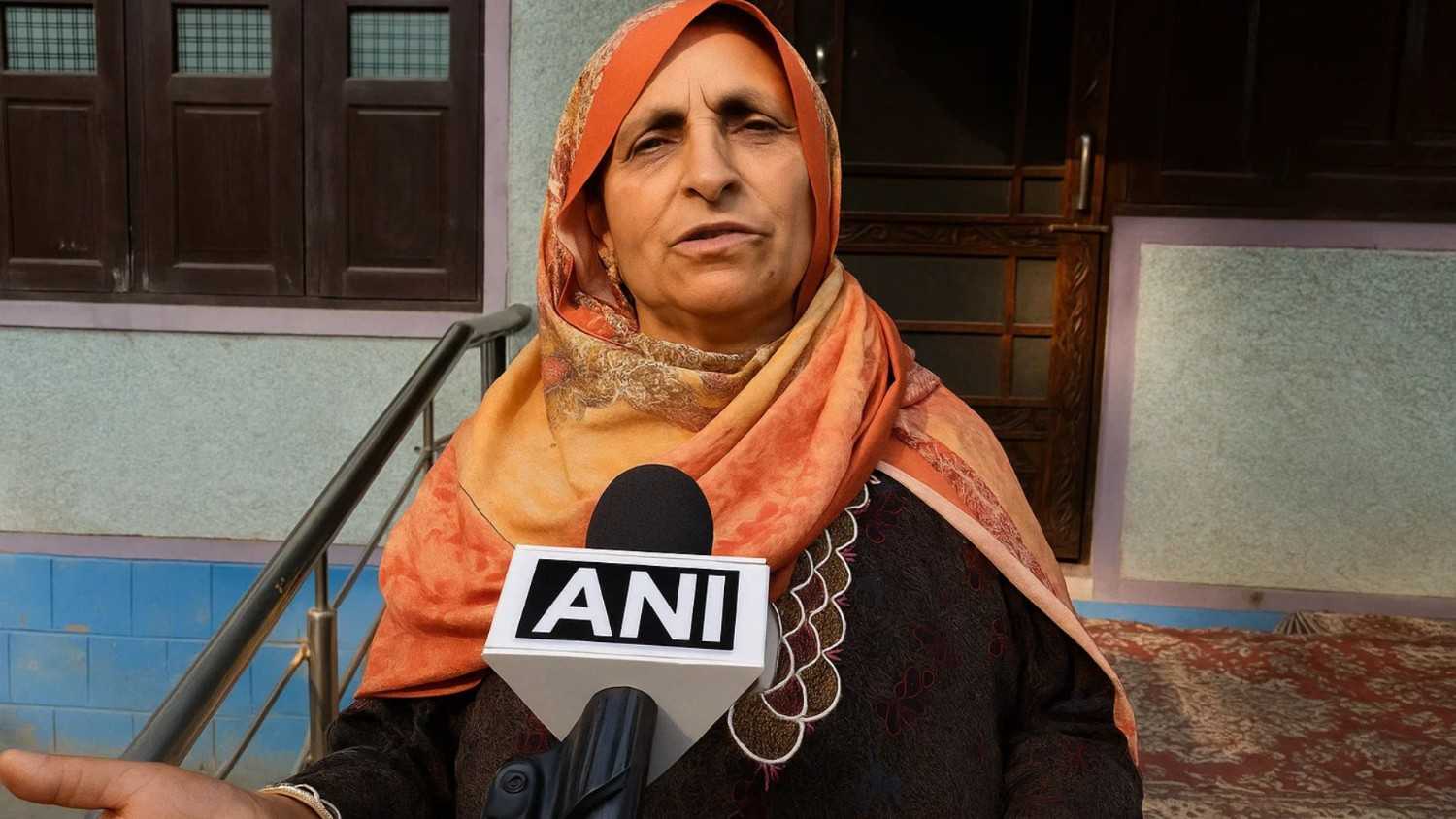 Dr Muzammil's mother