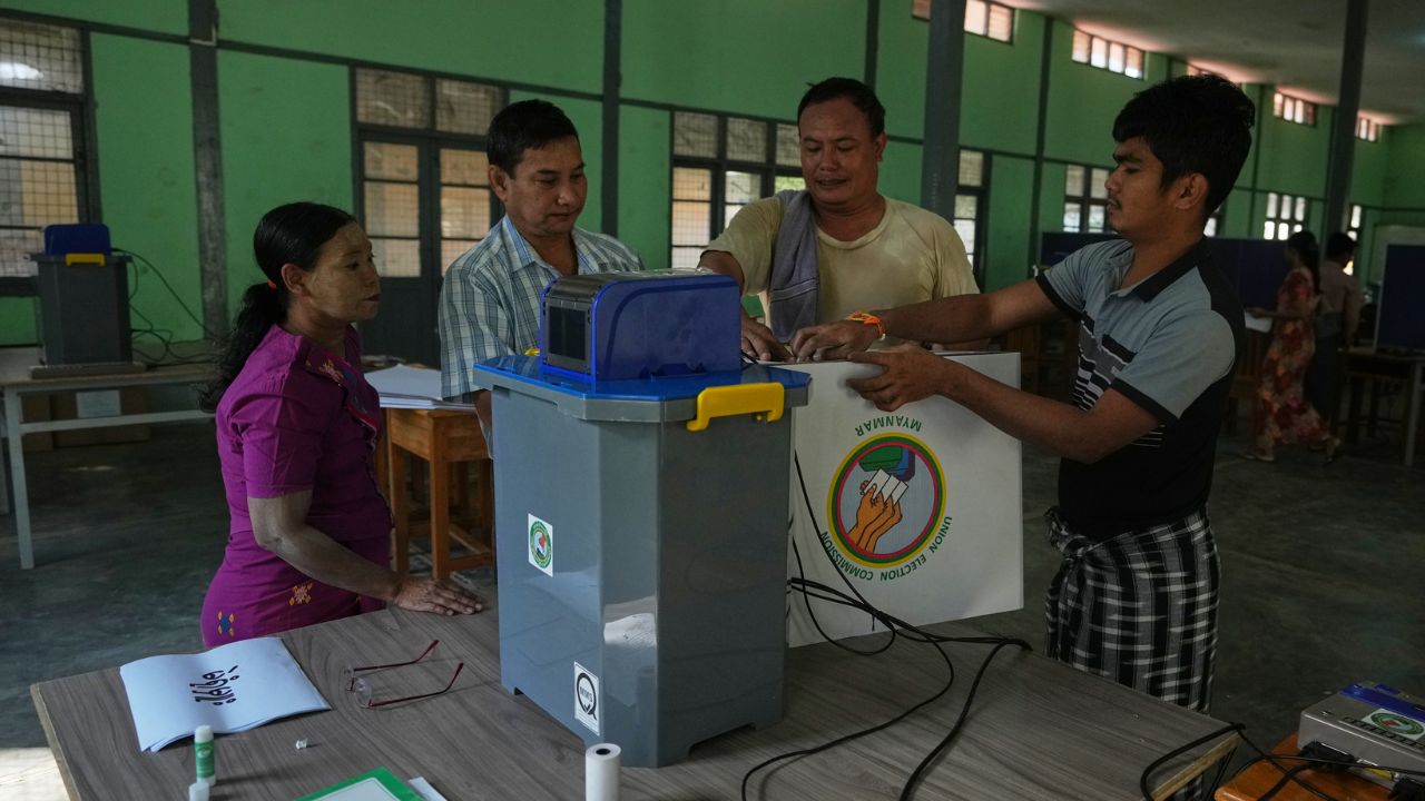 म्यांमार में चुनाव के दौरान की फोटो । Photo Credit: PTI