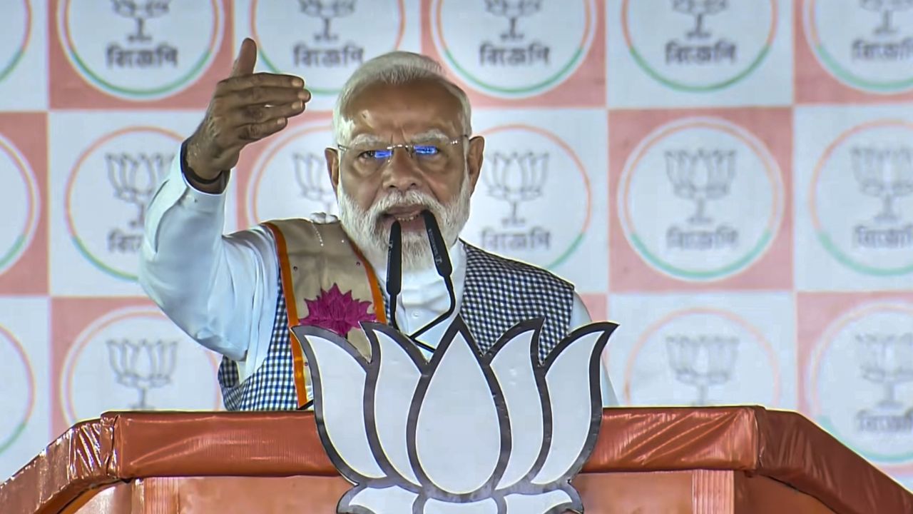 नरेंद्र मोदी । Photo Credit: PTI