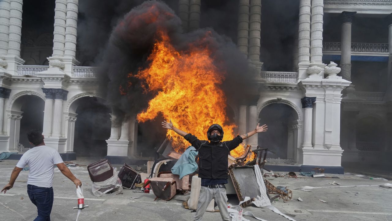 नेपाल में विरोध प्रदर्शन करता युवा । Photo Credit: PTI