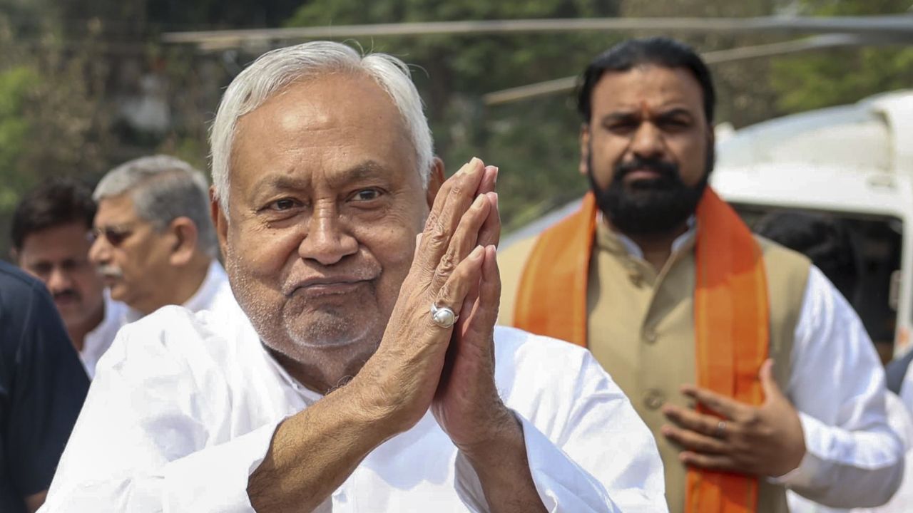 Nitish kumar oath what pm modi said bihar new cm