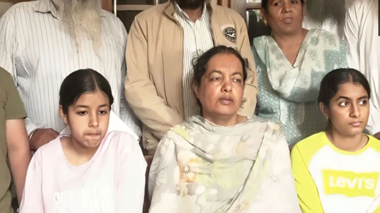 गगनदीप सिंह रंधावा का परिवार, Photo Credit: ANI