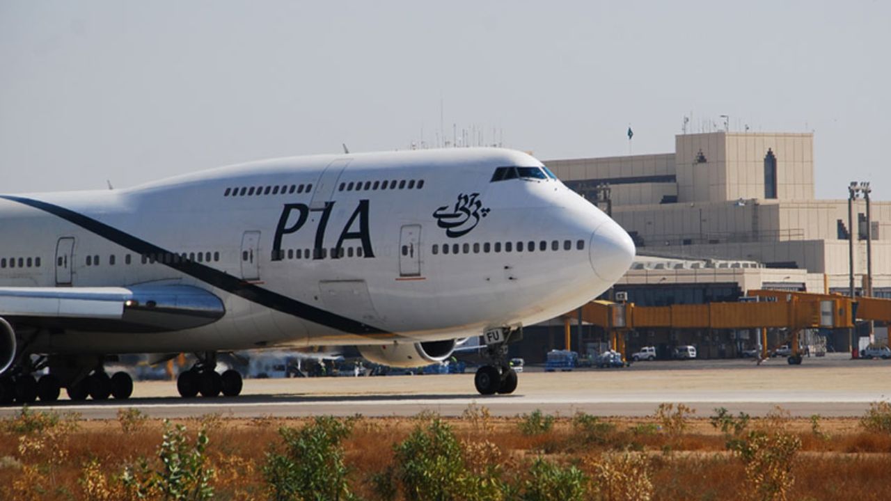 Pakistani flights banned india loss of PIA 
