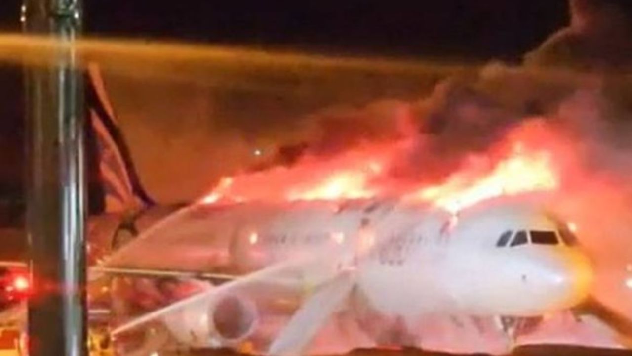 plane during catching fire : Photo Credit: Social Media/ X/ @Turbinetraveler