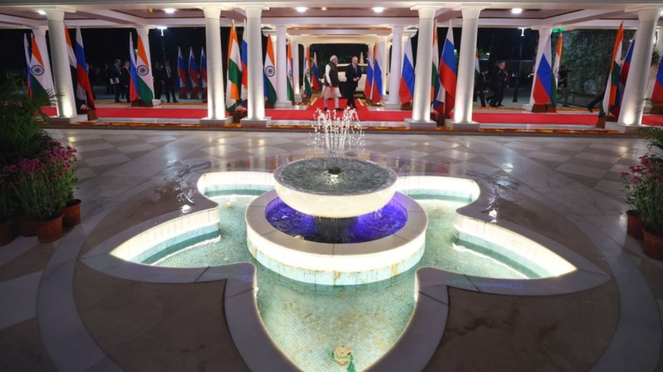 Stains on fountain tiles in PM House