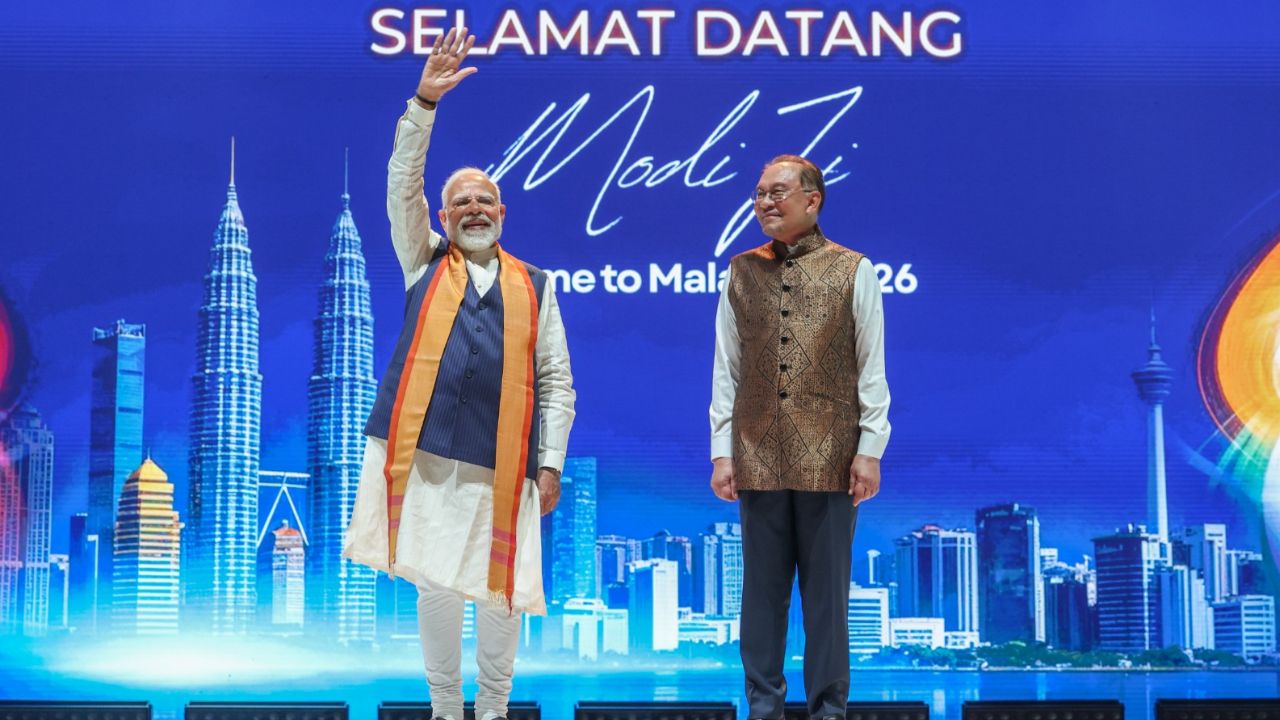 नरेंद्र मोदी और अनवर इब्राहिम । Photo Credit: Social Media/@BJP4India
