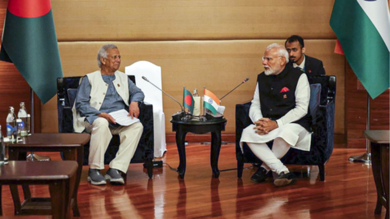 pm modi and Mohammad Yunus । Photo Credit: PTI