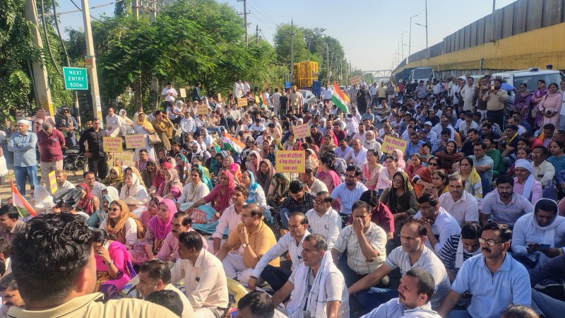 Guest Teachers marched in haryana