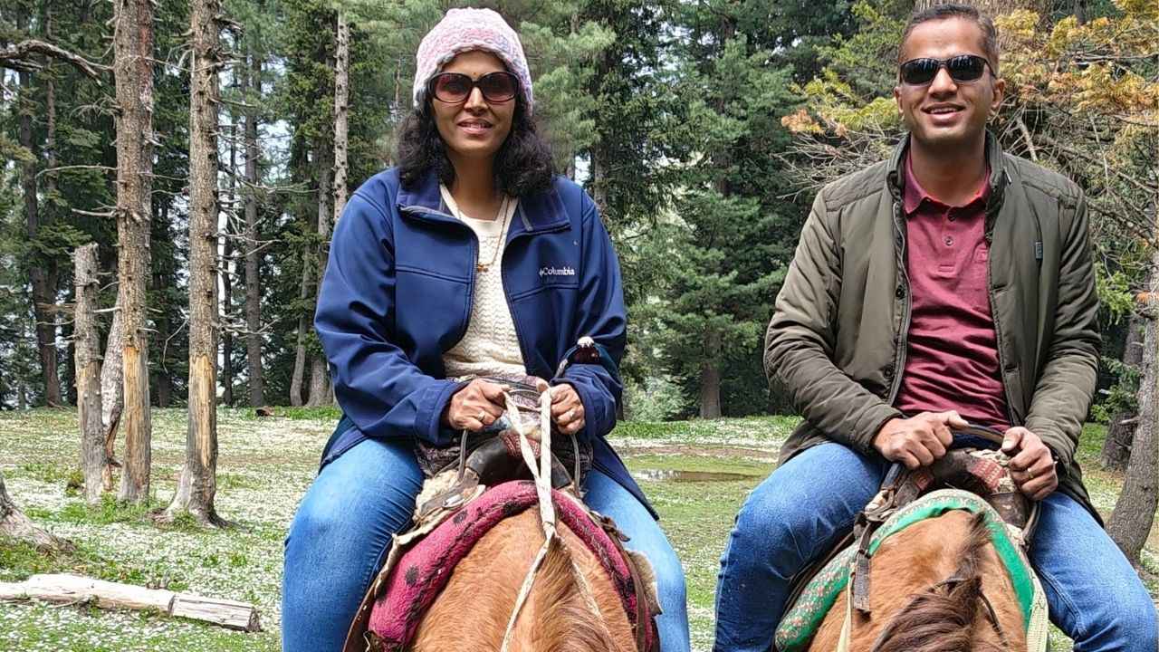 prasanna kumar and his wife । Photo Credit: X/@prasannabhat38