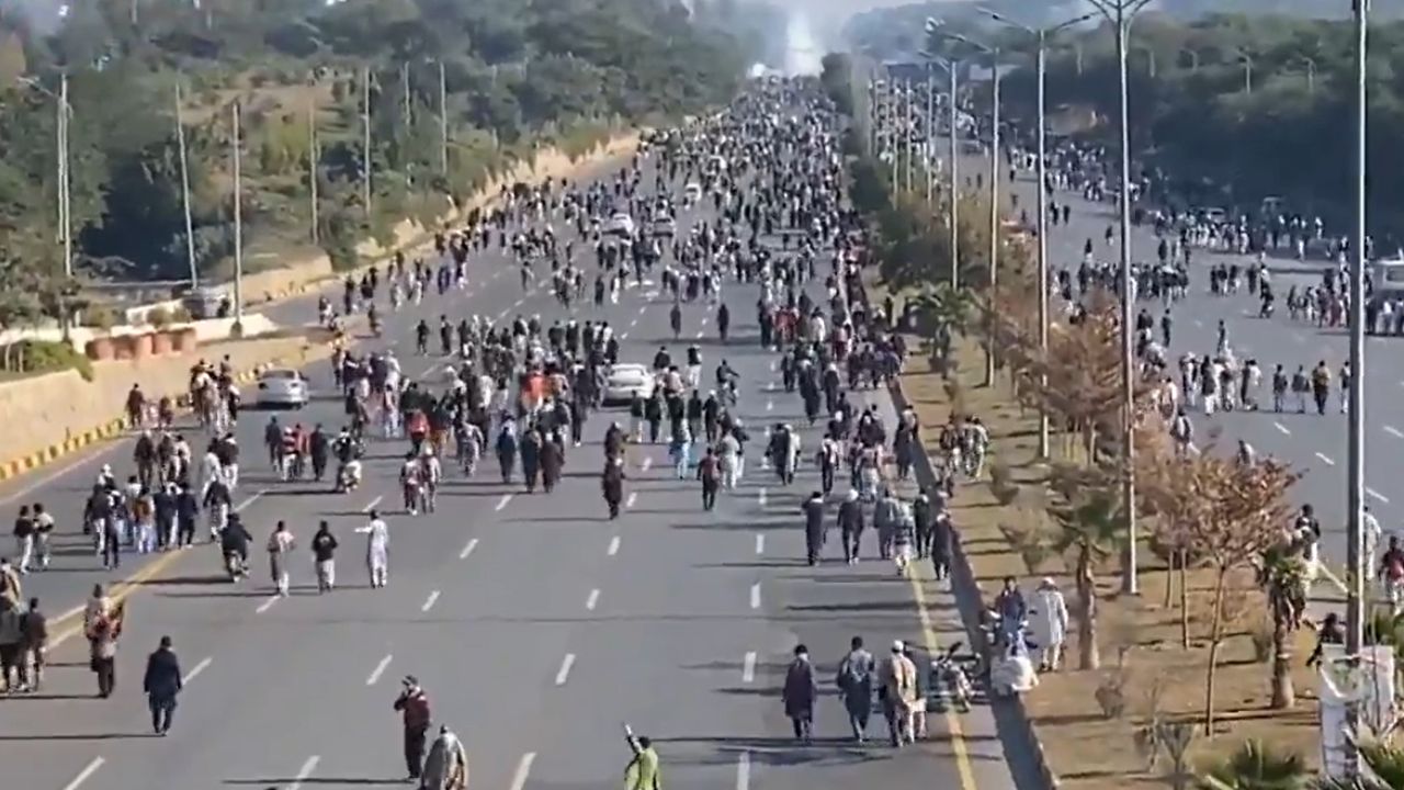 imran khan pti workers protest