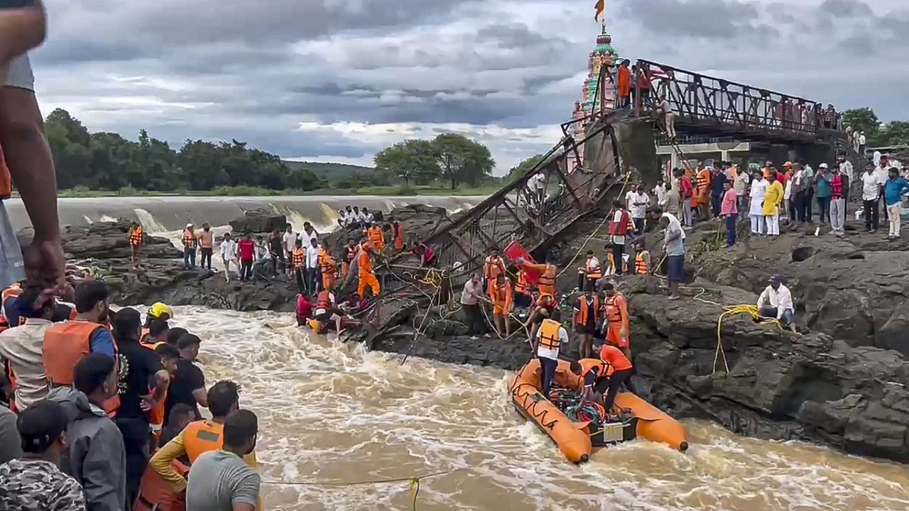 pune bridge collapse