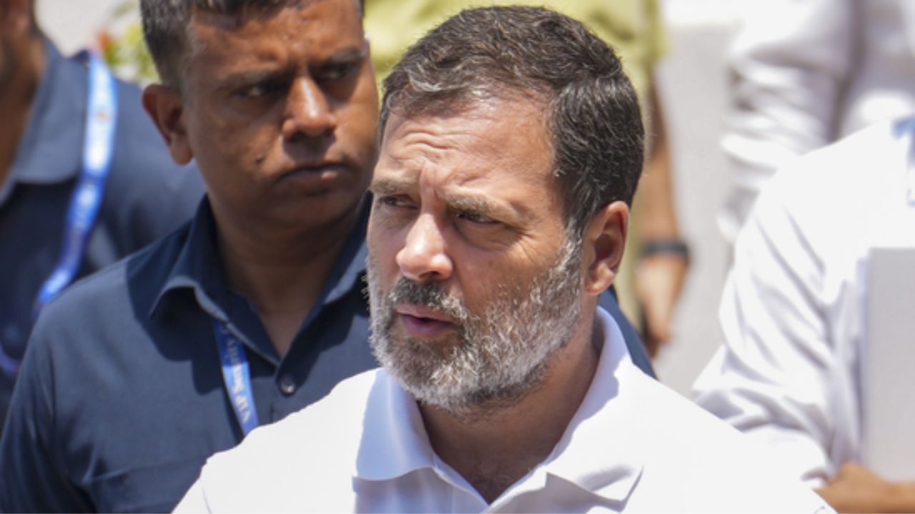 rahul gandhi unplanned DU visit 