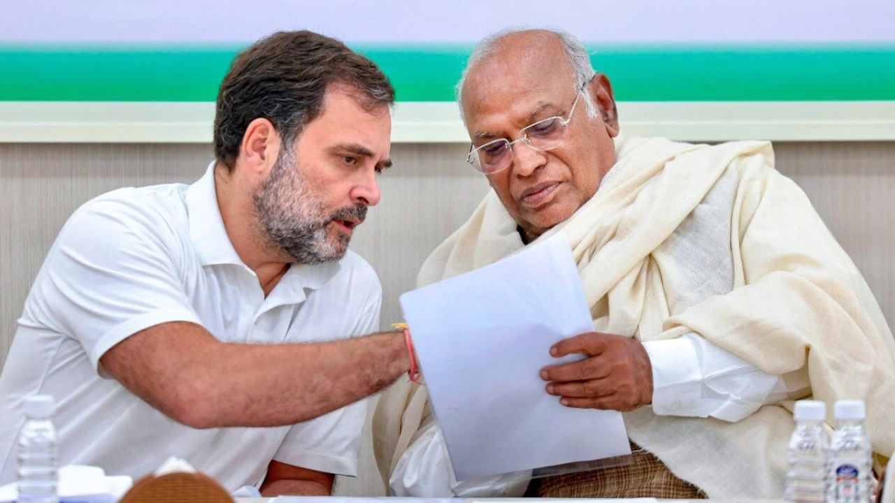 Rahul Gandhi and Mallikarjun Kharge 
