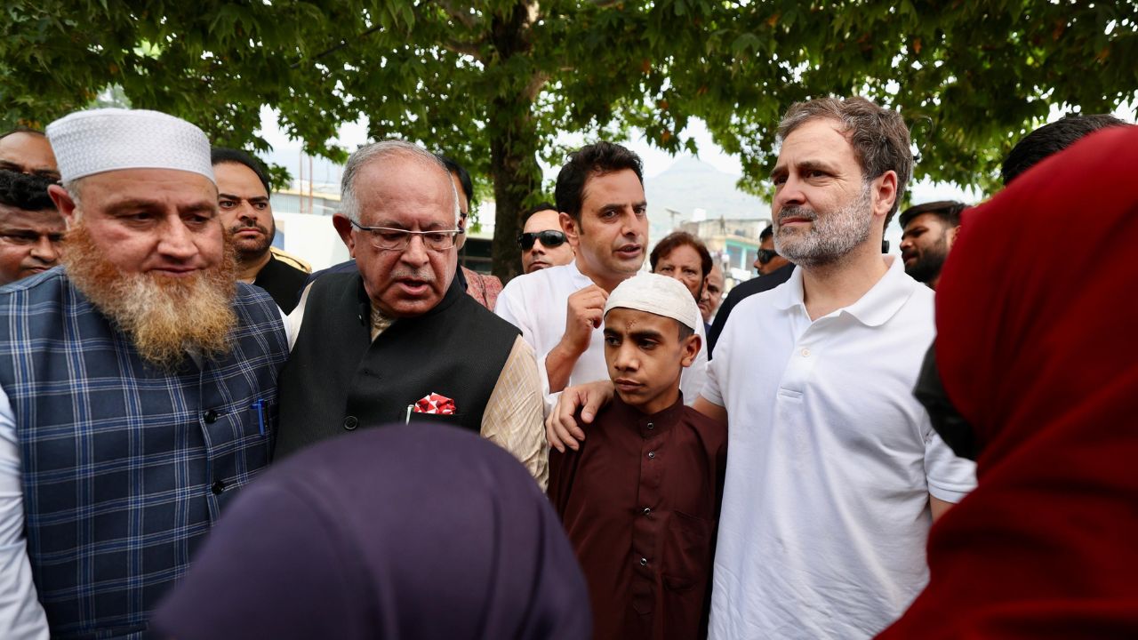 Rahul Gandhi reached Poonch.