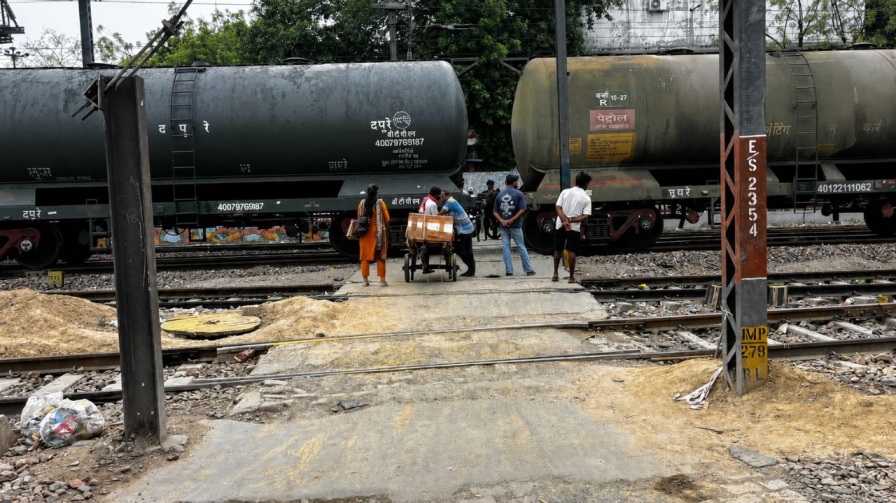 hazrat nizamuddin railway station