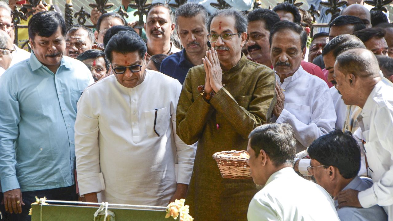 उद्धव ठाकरे और राज ठाकरे । Photo Credit: PTI