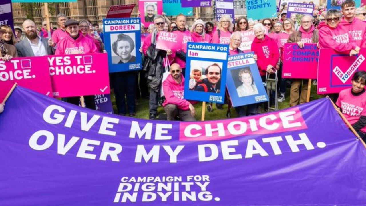 people protesting for right to death