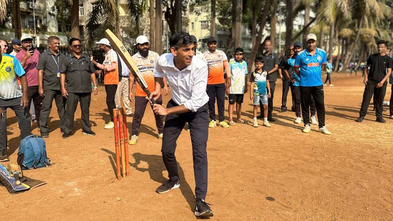 Rishi Sunak plays cricket
