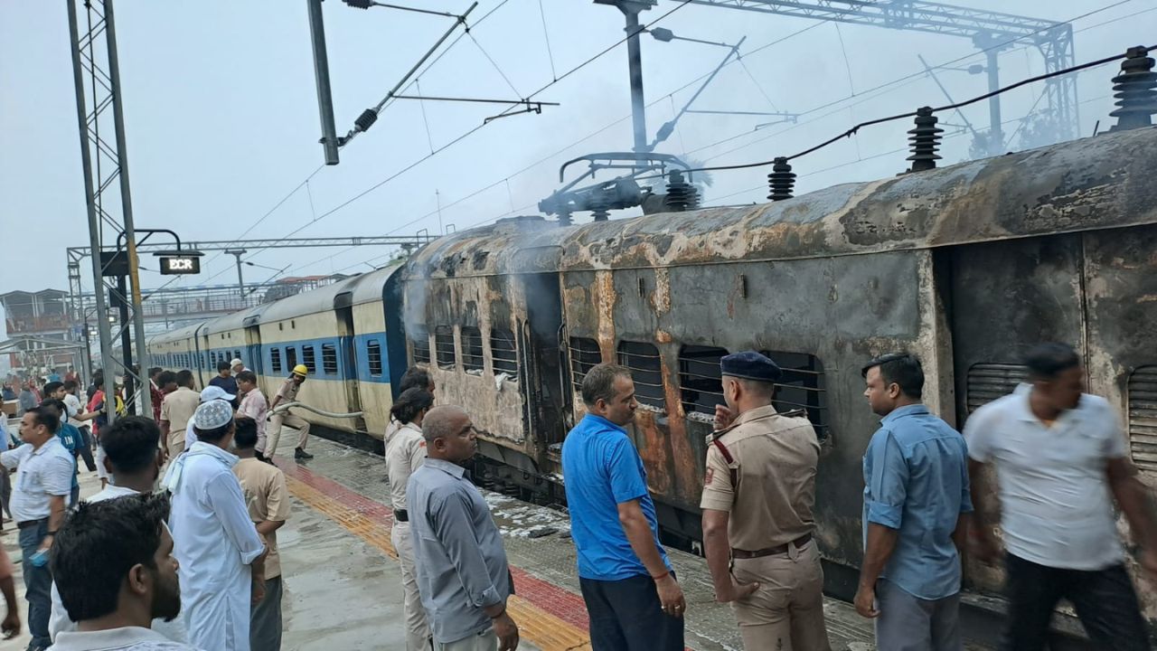 train coaches burnt at sahrsa