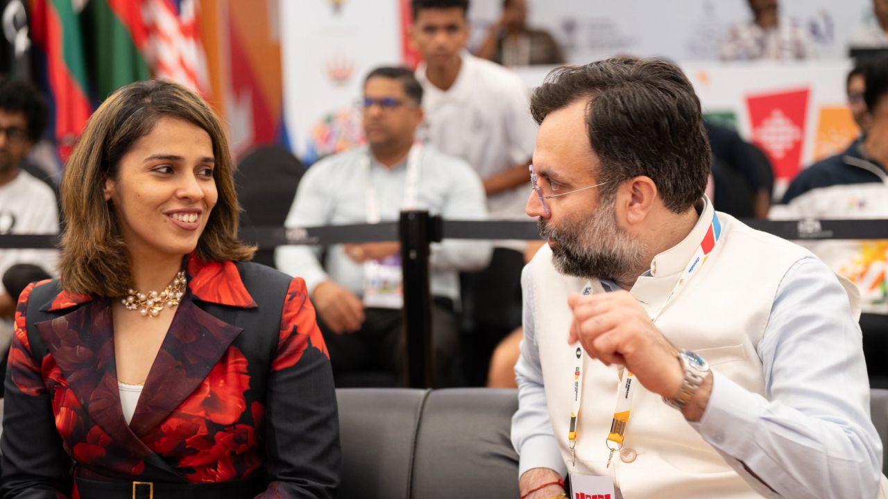 AICF प्रेसिडेंट नितिन नारंग के साथ सायना नेहवाल । Photo Credit: X/@narangnitin