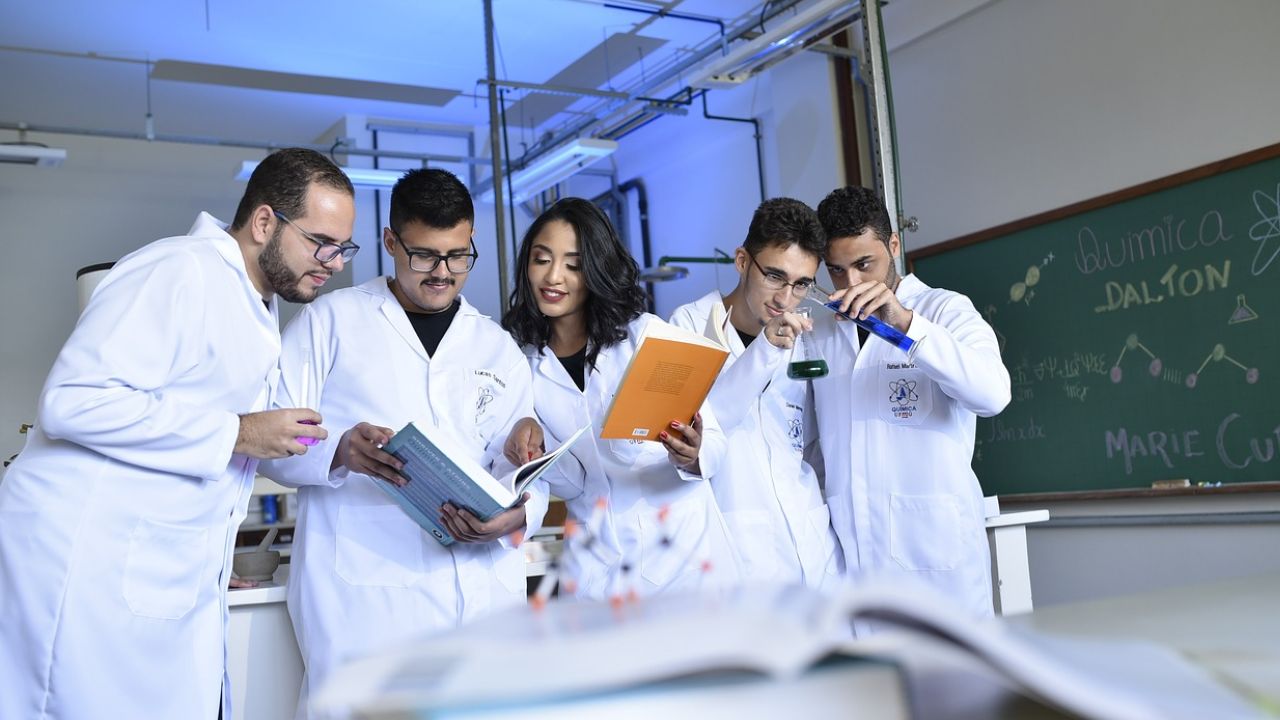 scientists used quantum techniques to create a supersolid state in light.