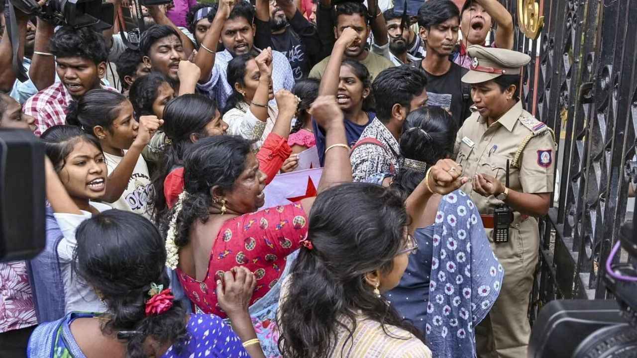 SFI students protesting in front of university : PTI