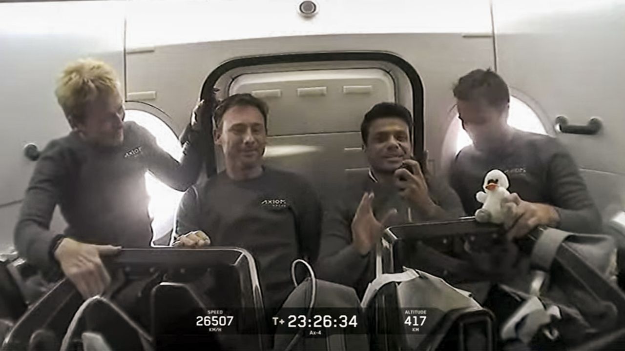 shubhanshu shukla and team