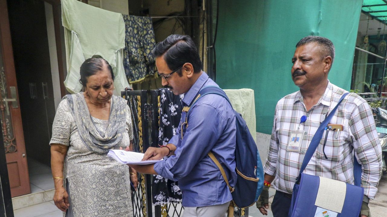 blos visiting voters house in delhi