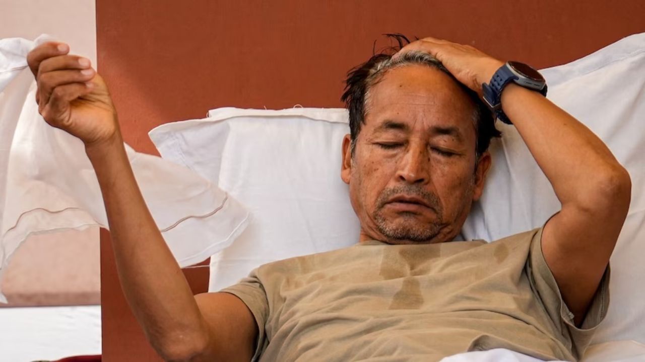 सफदरजंग अस्पताल से सोनम वांगचुक डिस्चार्ज, इलाज के लिए मेदांता शिफ्ट