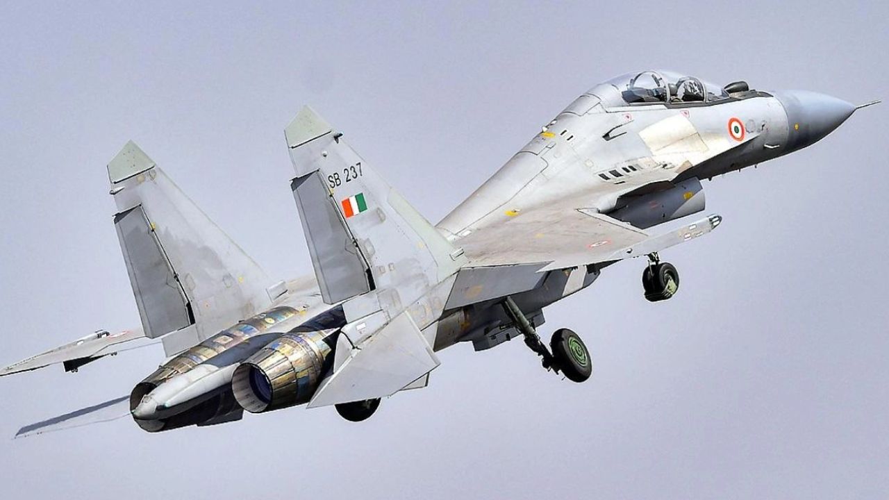 सुखोई 30 फाइटर प्लेन। Photo Credit: PTI