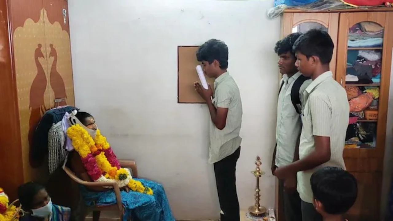 Tamil Nadu Class 12 student falls at dead mother's feet