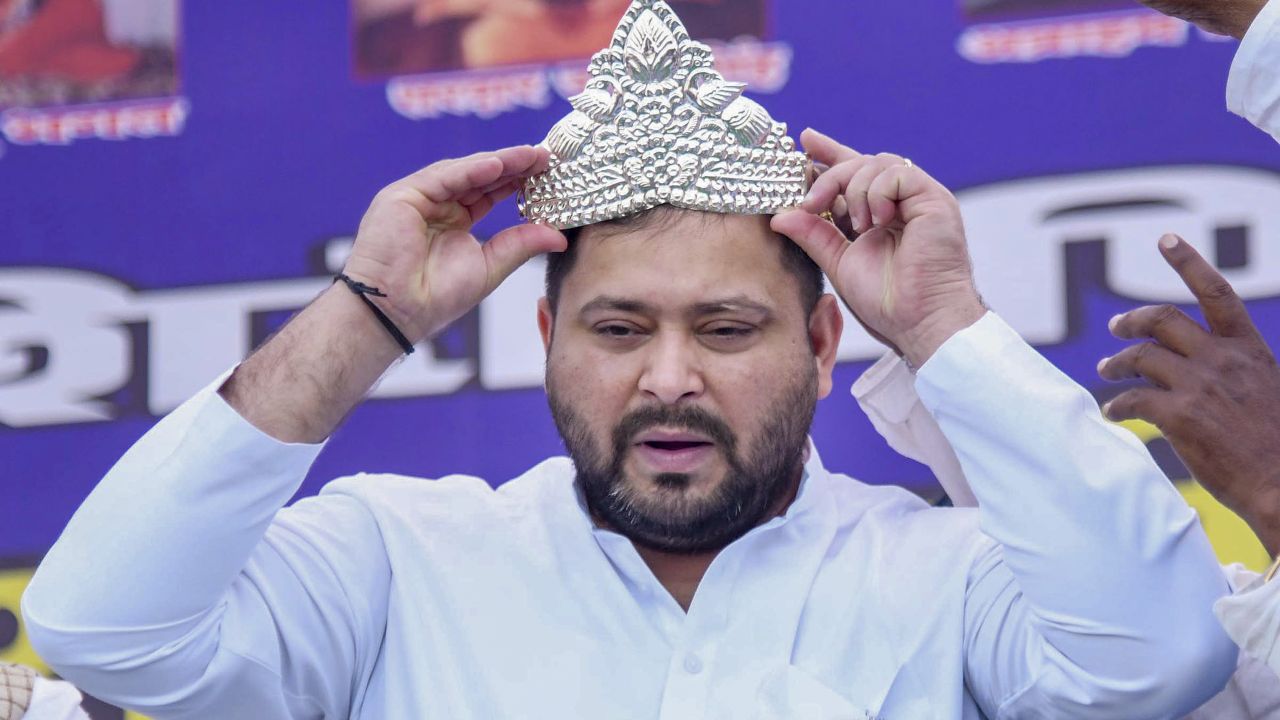 tejashwi yadav iftar