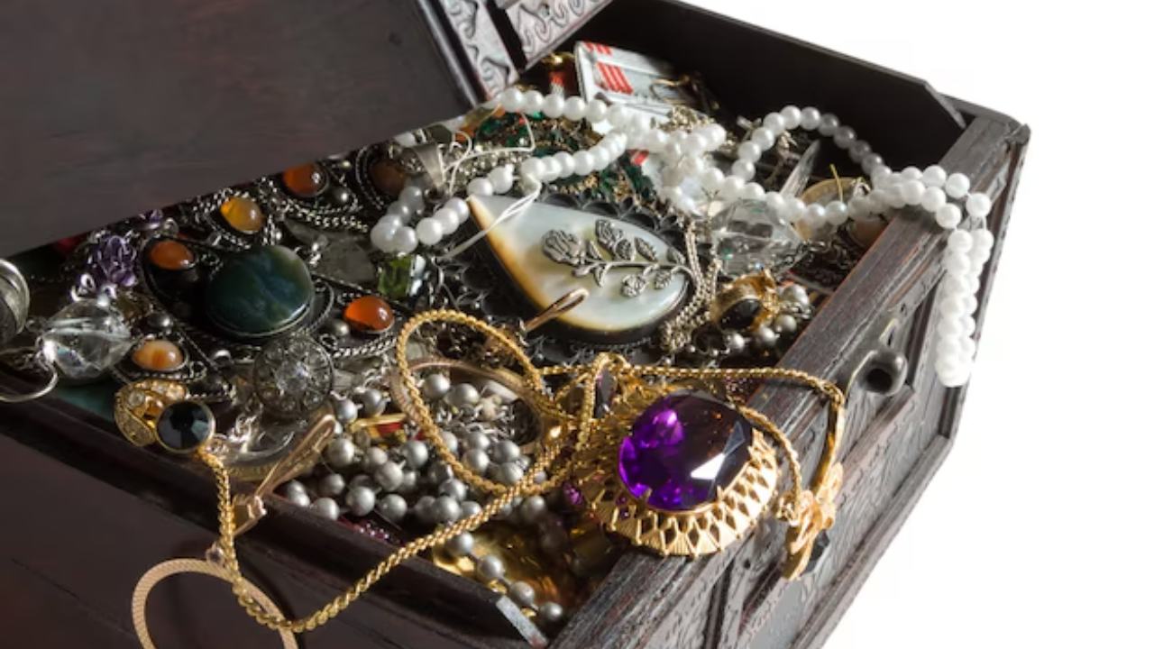 Shanghai teenage girl theft