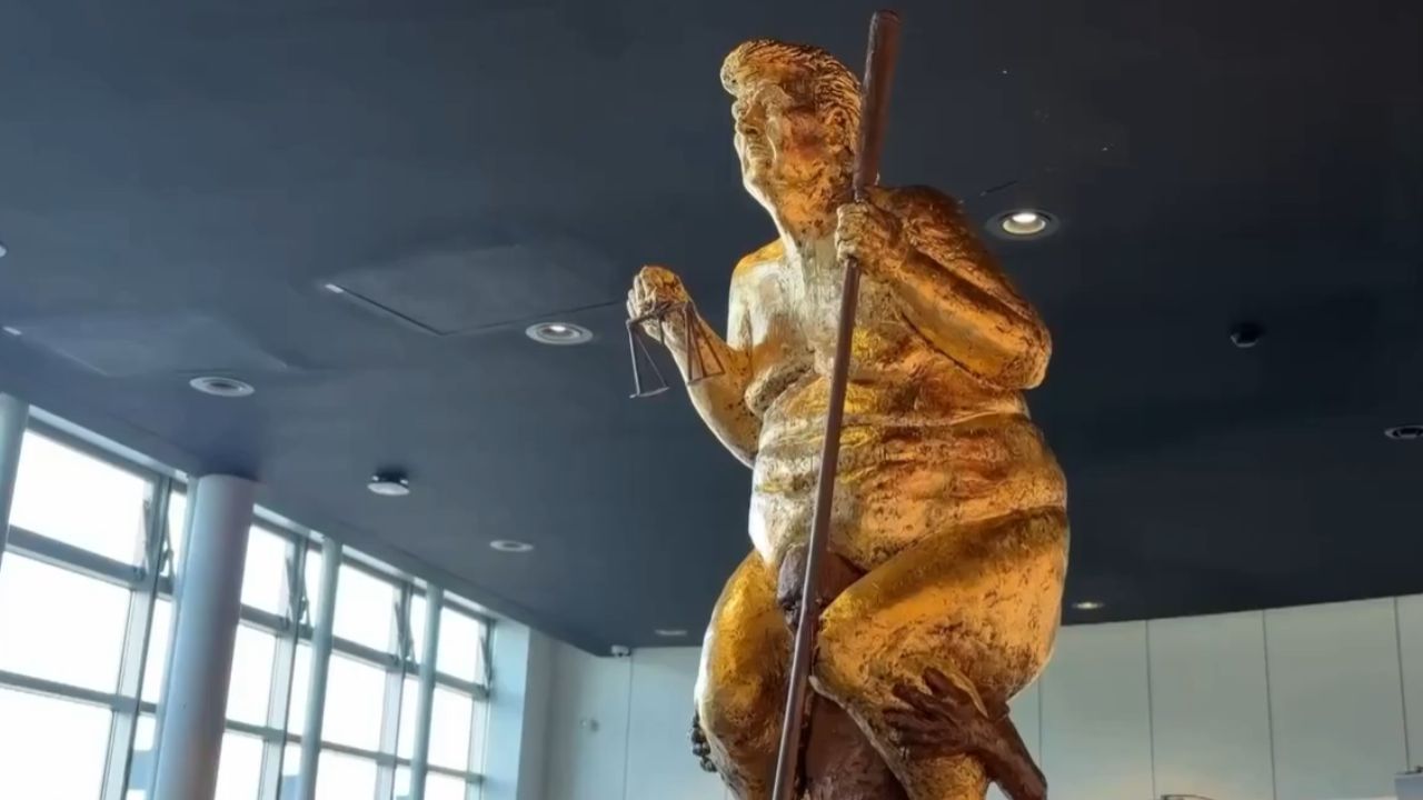 Donald Trump Naked statue