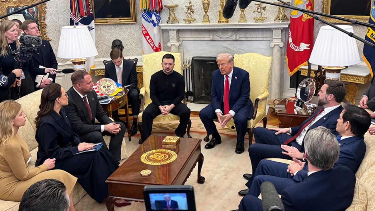 How Donald trump breaking the oval office tradition on camera 