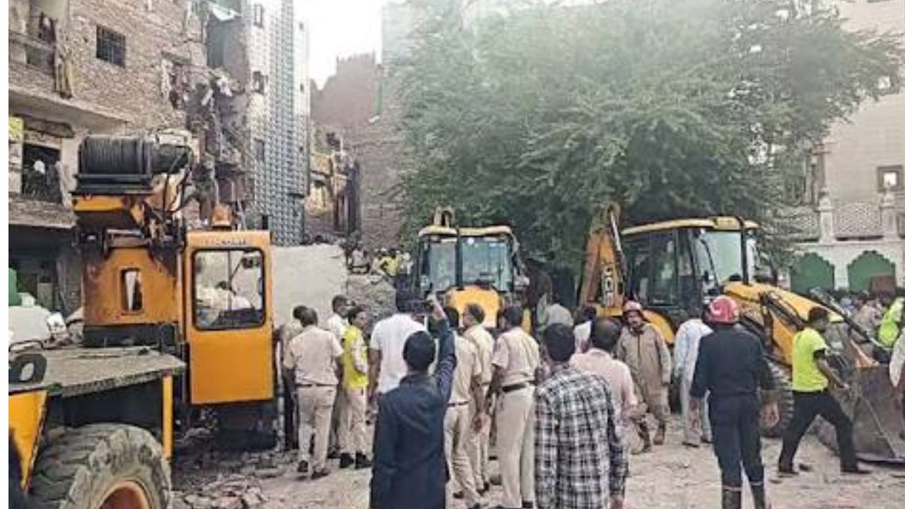 Delhi building collapse, New Seemapuri building collapse, सीमापुरी