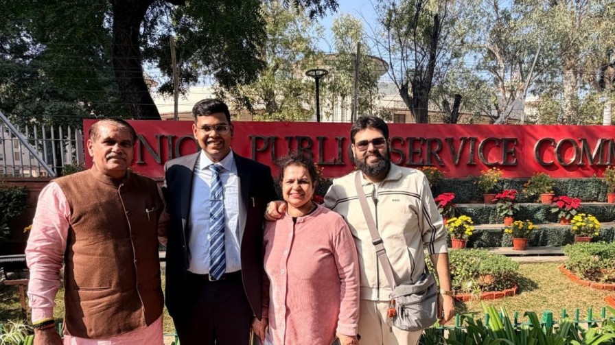 Ekansh Dhull with family