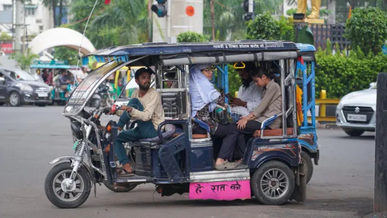 Chinese app can stop Electric rickshaw on road via mobile hack