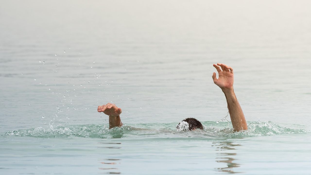boat capsized in Sharda Canal