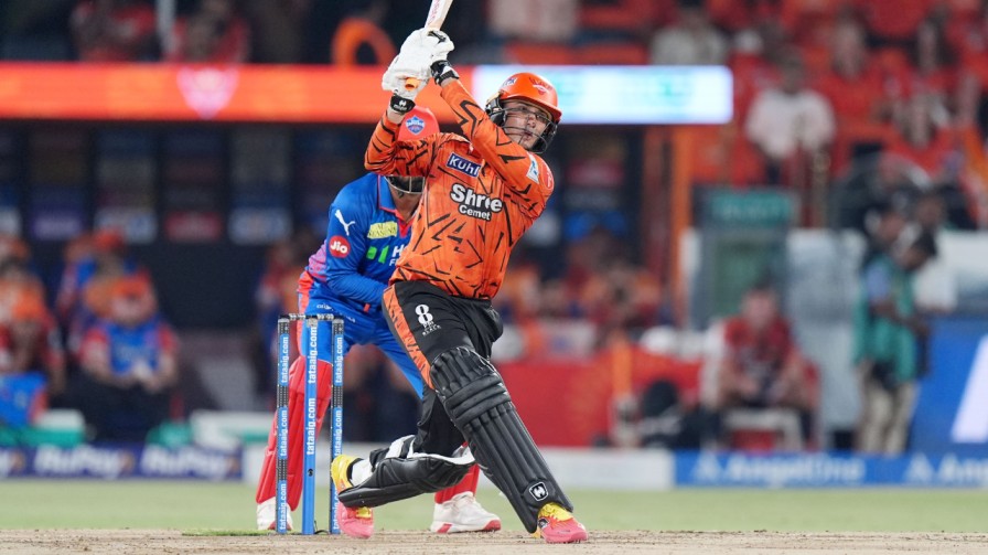 अपनी शतकीय पारी के दौरान शॉट खेलते अभिषेक शर्मा, Photo Credit: IPL/X