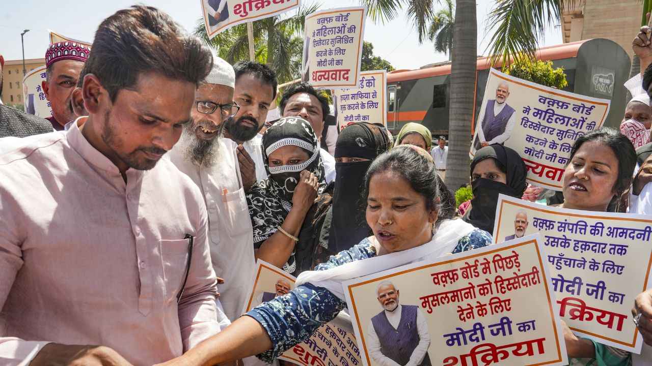 Women distributing sweets in support of waqf । Photo Credit: PTI