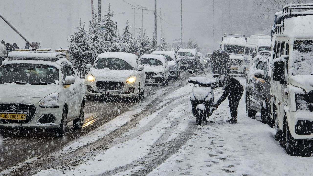 snowfall in kashmir