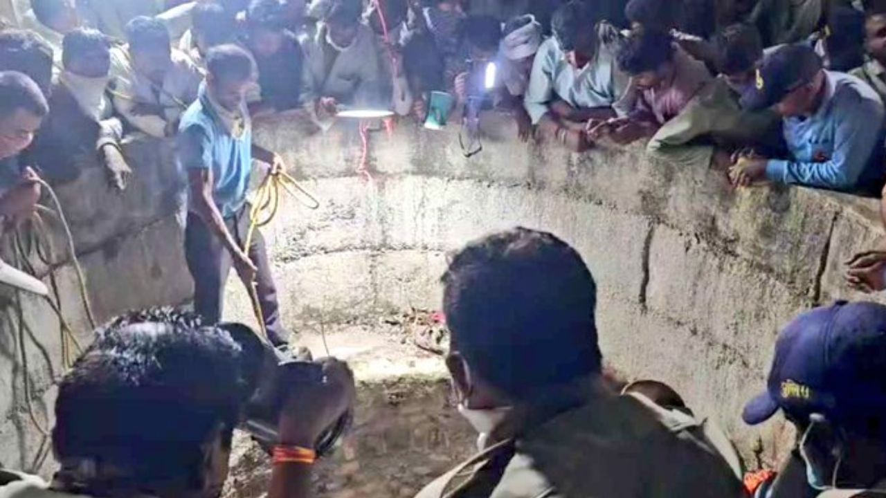 कुएं की फोटो।  Photo Credit: X/@KashifKakvi
