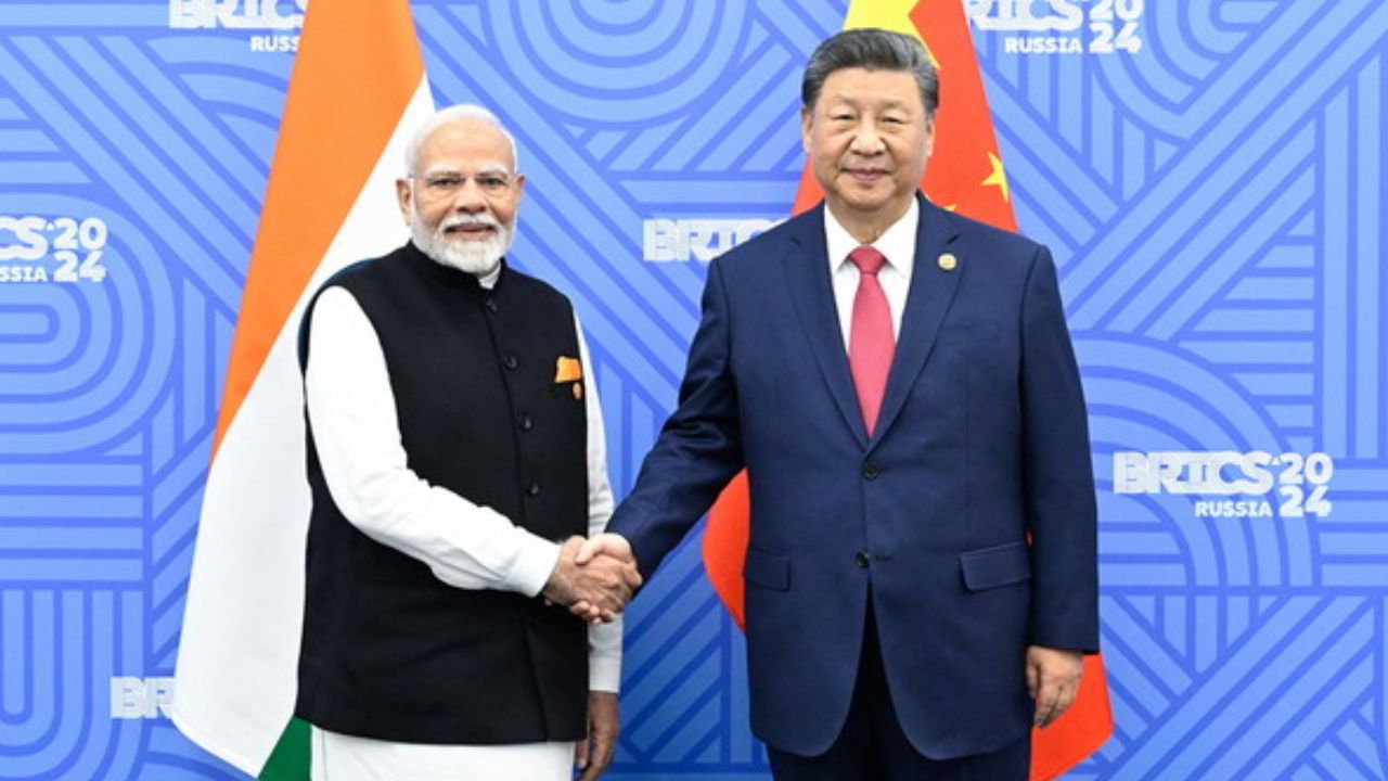 शी जिनपिंग और पीएम मोदी । Photo Credit: /www.mfa.gov.cn/